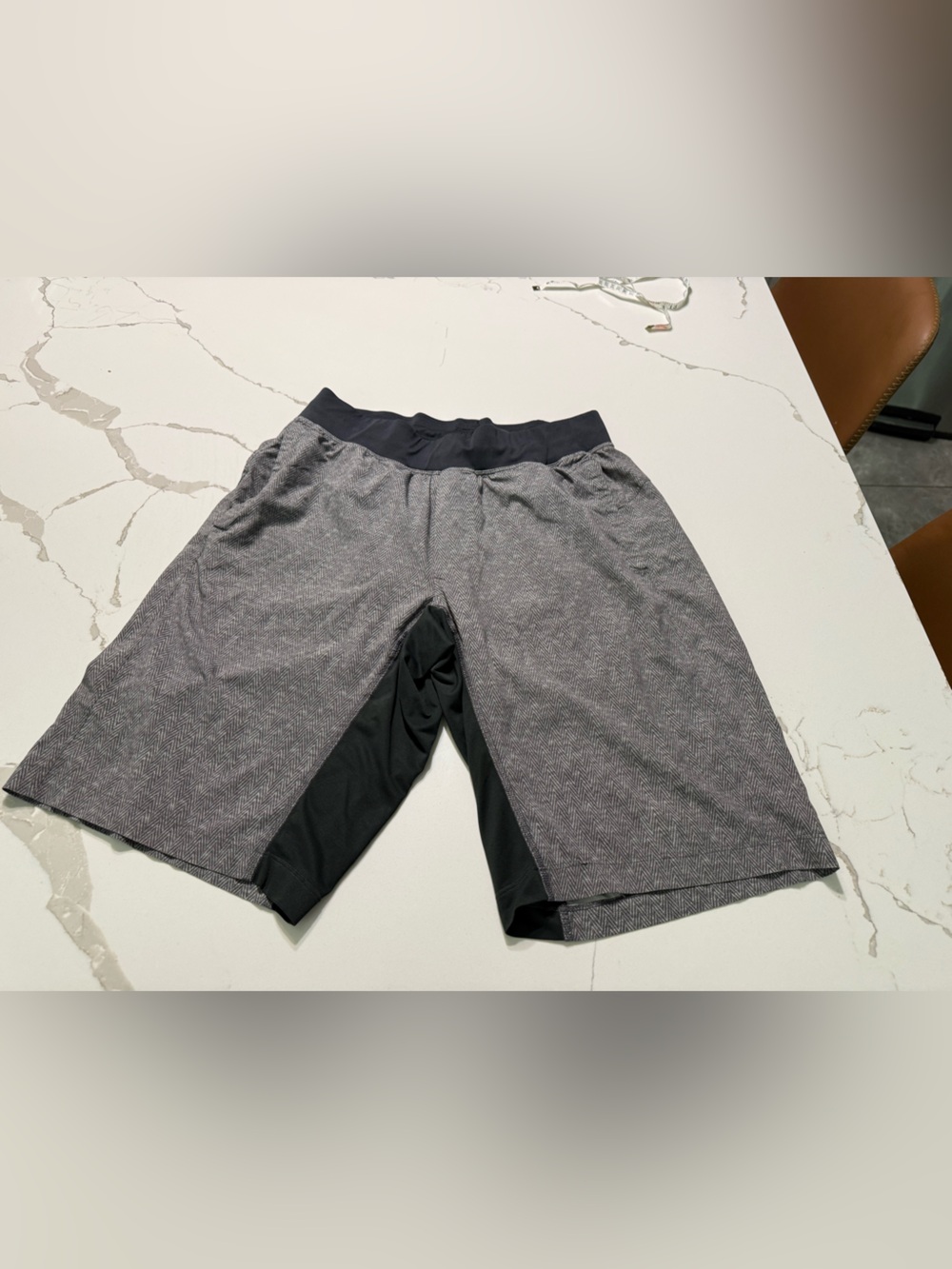 lululemon size m Men's Athletic Gray Performance Shorts with Black Liner